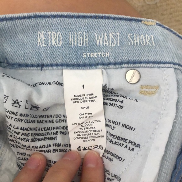 Retro high waisted light wash jeans shorts - Picture 4 of 4